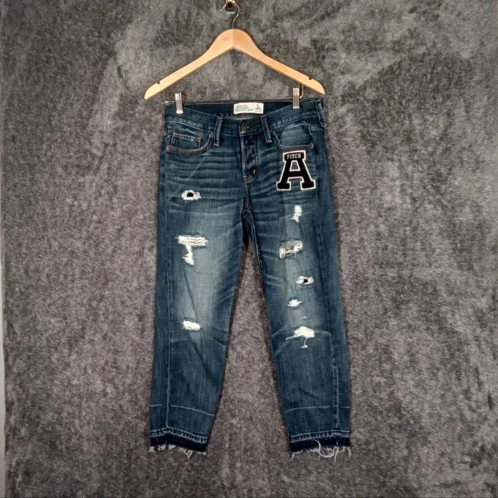Abercrombie & Fitch boyfriend straight jeans cropped varsity  women's 2R